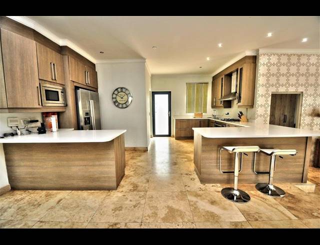 5 BEDROOM HOUSE FOR SALE IN NORTHERN ACRES
